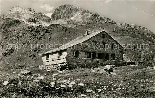 AK / Ansichtskarte Davos_GR Grialetsch Huette mit Raduenderkoepfe Davos_GR