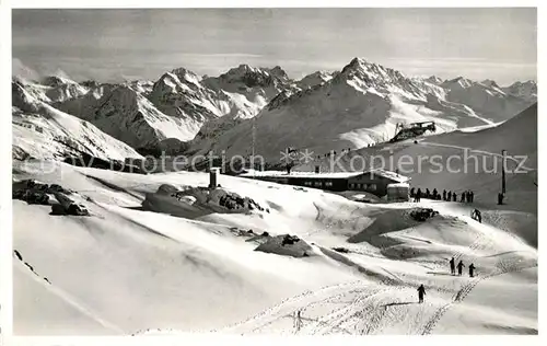 AK / Ansichtskarte Strelapass Berghaus mit Blick auf Skilift und Sertiger Berge Strelapass