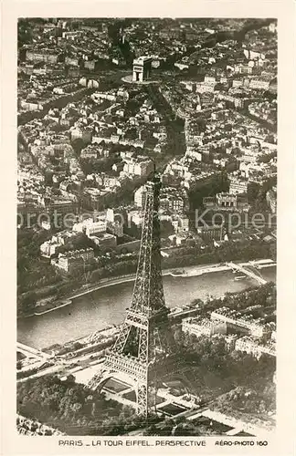 AK / Ansichtskarte Paris La Tour Eiffel vue aerienne Paris