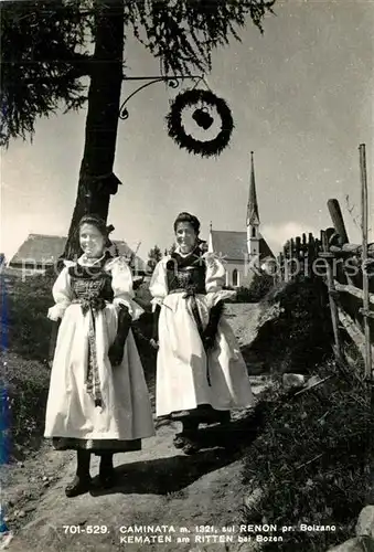 AK / Ansichtskarte Caminata Frauen Trachten Kirche  Caminata