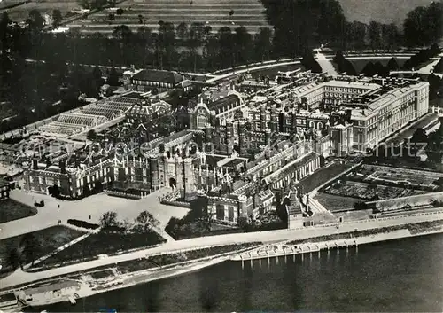 AK / Ansichtskarte Richmond_upon_Thames Hampton Court Palace Aerial View  Richmond_upon_Thames