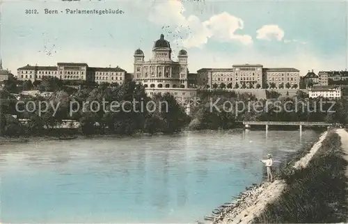 AK / Ansichtskarte Bern_BE Partie am Rhein Blick zum Parlamentsgebaeude Bern_BE