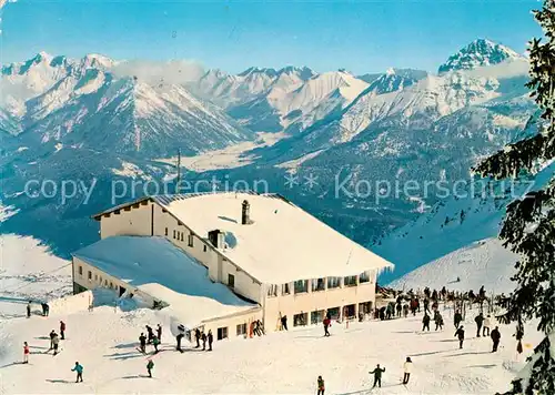 AK / Ansichtskarte Reutte_Tirol Reuttener Bergbahn Berghotel Hahnenkamm mit Zugspitze Mieminger Hochgebirge Thaneller Wintersportplatz Alpen Reutte Tirol