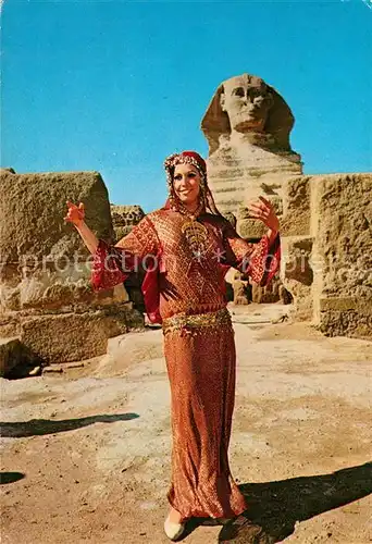 AK / Ansichtskarte Giza The Ballerina Farida Fahmy at the Sphinx Giza