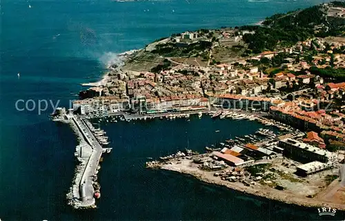 AK / Ansichtskarte Saint_Tropez_Var Fliegeraufnahme Hafen Saint_Tropez_Var