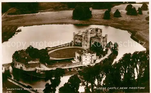 AK / Ansichtskarte Maidstone Fliegeraufnahme Leeds Castle Maidstone