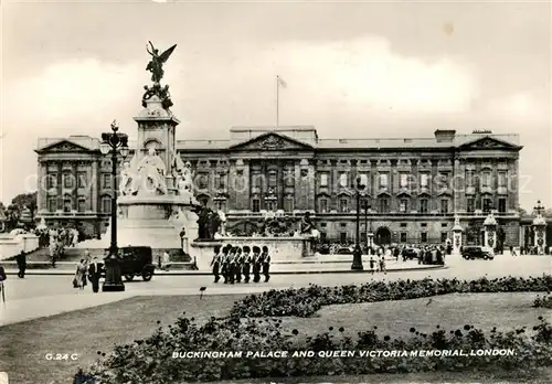 AK / Ansichtskarte London Buckingham Palace Queen Victoria Memorial London