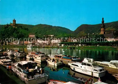 AK / Ansichtskarte Cochem_Mosel Yachthafen mit Moselpromenade und Reichsburg Cochem Mosel