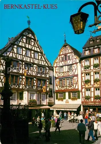 AK / Ansichtskarte Bernkastel Kues Marktplatz mit St Michaelsbrunnen Bernkastel Kues