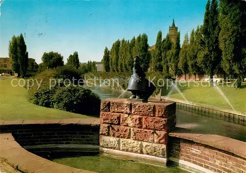 AK / Ansichtskarte Kleve Schuesterken Brunnen mit Schwanenburg Kleve