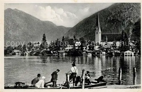 AK / Ansichtskarte Egern_Tegernsee Partie am See Blick zum Ort mit Kirche Alpen Egern Tegernsee