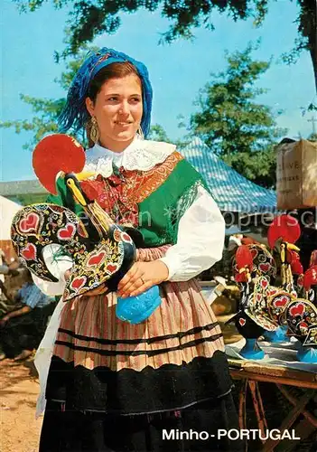 AK / Ansichtskarte Trachten_Portugal Barcelos Rapariga Galos da Ceramica  Trachten Portugal