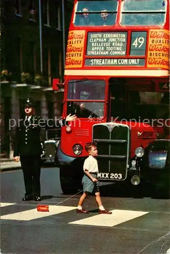 AK / Ansichtskarte Polizei Policeman Point Duty London  Polizei