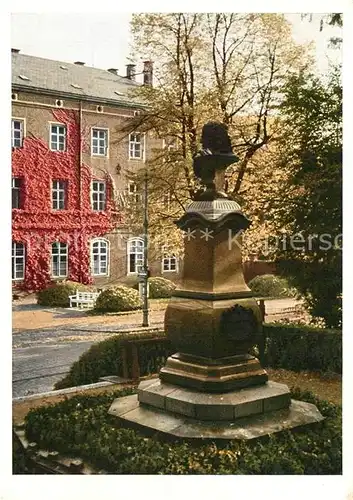 AK / Ansichtskarte Meissen_Elbe_Sachsen Staatliche Porzellanmanufaktur Verwaltungsgebaeude Boettgerdenkmal Meissen_Elbe_Sachsen