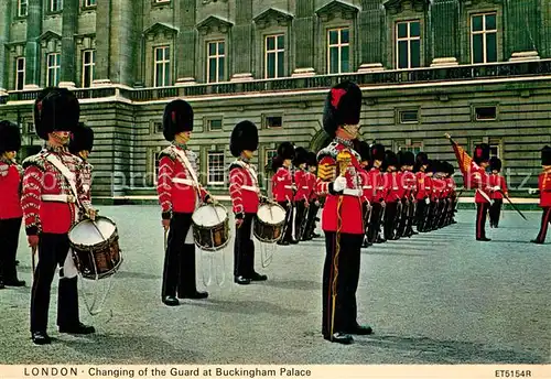AK / Ansichtskarte Leibgarde_Wache Changing of the Guard Buckingham Palace London  Leibgarde Wache