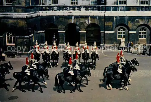 AK / Ansichtskarte Leibgarde_Wache Changing Guard Horse Guards Whitehall London  Leibgarde Wache