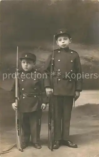 AK / Ansichtskarte Lausanne_VD Kinder in Soldaten Uniform Lausanne VD