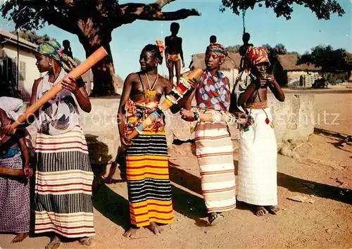 AK / Ansichtskarte Typen_Afrika Danse au Village  Typen Afrika