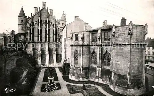 AK / Ansichtskarte Poitiers_Vienne Les Tours Maubergeon Palais des Ducs d Aquitaine Poitiers Vienne