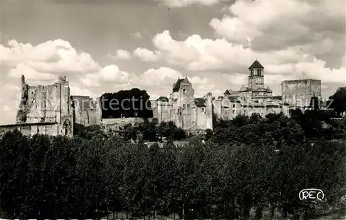 AK / Ansichtskarte Chauvigny Ruines Vieux Chateaux Feodaux Eglise St Pierre Chauvigny