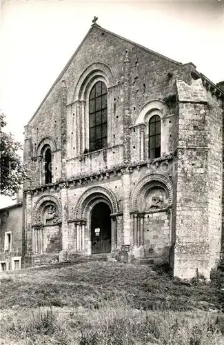 AK / Ansichtskarte Parthenay Facade de Eglise romane Parthenay le Vieux Parthenay