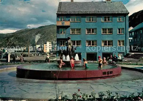 AK / Ansichtskarte Hammerfest Ole Olsens plasa Brunnen Hammerfest