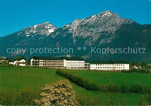 AK / Ansichtskarte Bayerisch_Gmain Klinik Hochstaufen mit Zwiesel und Hochstaufen Alpen Bayerisch Gmain