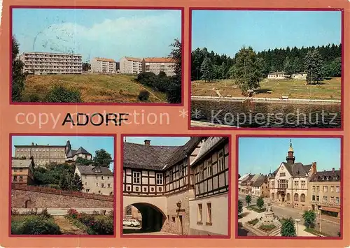 AK / Ansichtskarte Adorf_Vogtland Neubaugebiet Waldbad Pfortenberg Heimatmuseum Freiberger Tor Rathaus Adorf_Vogtland