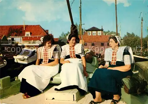 AK / Ansichtskarte Spakenburg Buurpraatje Trachten Spakenburg