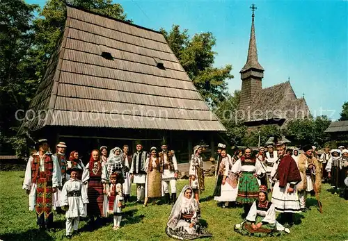 AK / Ansichtskarte Bucuresti Dansatori la Muzeul Satului Taenzer im Dorfmuseum Tradition Trachten Bucuresti