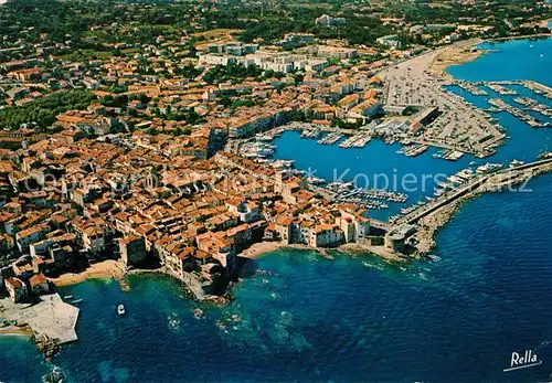 AK / Ansichtskarte Saint_Tropez_Var La Pouncho sous la Glaye le port des yachts et le nouveau port Vue aerienne Saint_Tropez_Var