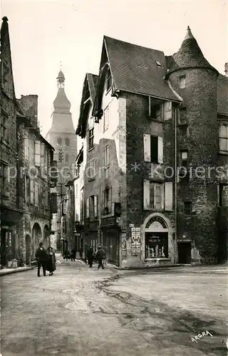 AK / Ansichtskarte Sarlat en Perigord Anciennes maisons place de la Liberte Sarlat en Perigord