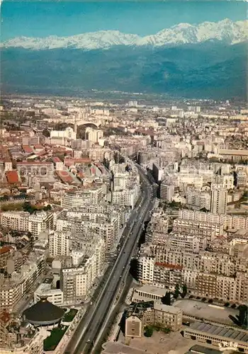 AK / Ansichtskarte Grenoble Ville olympique Boulevard Joseph Vallier Alpes vue aerienne Grenoble