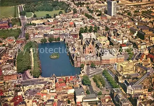 AK / Ansichtskarte Den_Haag Centrum met Hofvijver Ridderzaal en Parlementsgebouwen luchtfoto Den_Haag