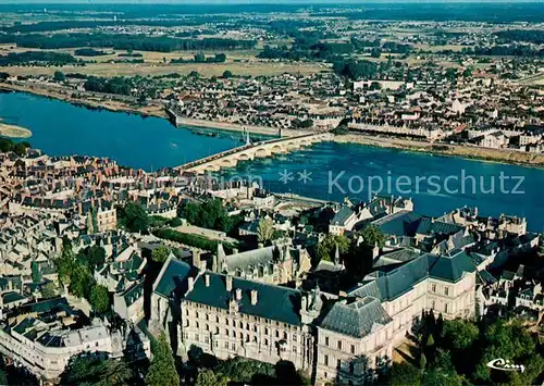 AK / Ansichtskarte Blois_Loir_et_Cher Le Chateau et la Loire vue aerienne Blois_Loir_et_Cher