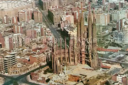 AK / Ansichtskarte Barcelona_Cataluna Vista aerea de la Sagrada Familia Barcelona Cataluna
