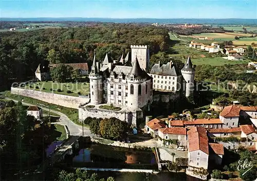 AK / Ansichtskarte La_Rochefoucauld Vue aerienne du Chateau La_Rochefoucauld