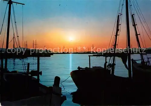 AK / Ansichtskarte Egina_Aegina Hafen Boote bei Sonnenuntergang Egina Aegina
