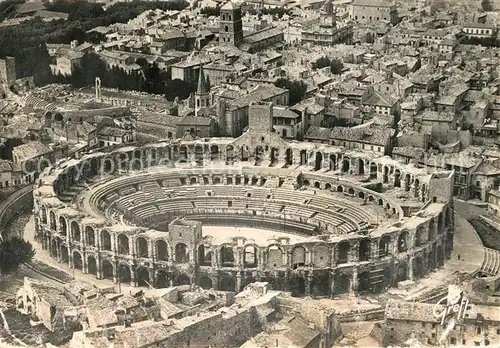 AK / Ansichtskarte Arles_Bouches du Rhone Ensemble des Arenes vue aerienne Arles_Bouches du Rhone