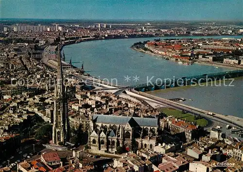 AK / Ansichtskarte Bordeaux Eglise Saint Michel et le Pont de Pierre sur la Garonne vue aerienne Bordeaux