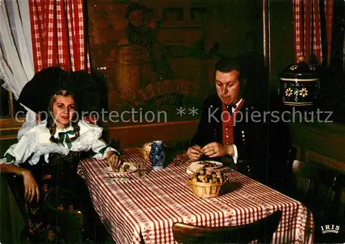 AK / Ansichtskarte Traenheim Degustation de noix au Zuem Loejelguecker Trachten Traenheim