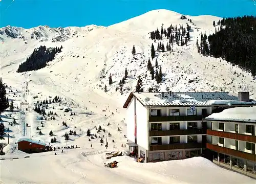 AK / Ansichtskarte Hochfuegen Berghotel mit Lamarklift im Zillertal Wintersportplatz Zillertaler Alpen Hochfuegen