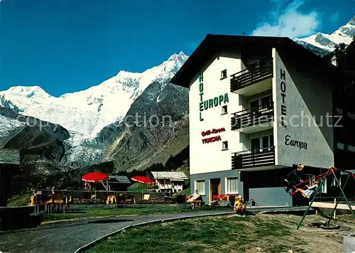 AK / Ansichtskarte Saas Fee Hotel Europa mit Alphubel Taeschhorn Dom Saas Fee