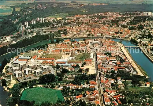 AK / Ansichtskarte Meaux_Seine_et_Marne Le quartier de la ville dans la boucle de la Marne Vue aerienne Meaux_Seine_et_Marne