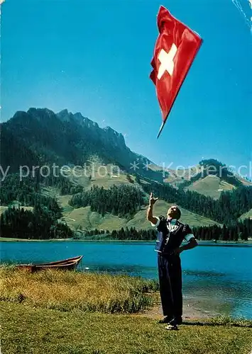AK / Ansichtskarte Lac_Noir_Schwarzsee_FR Uferpartie am See Schweizer Flagge Lac_Noir_Schwarzsee_FR