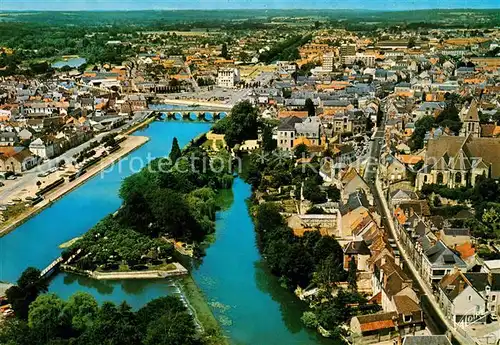 AK / Ansichtskarte Vierzon Canal du Berry et l Yevre Rue A. Brunet Eglise Notre Dame vue aerienne Vierzon