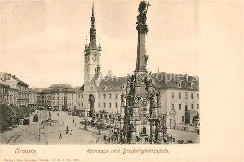AK / Ansichtskarte Olmuetz_Olomouc Rathaus und Dreifaltigkeitssaeule Olmuetz Olomouc