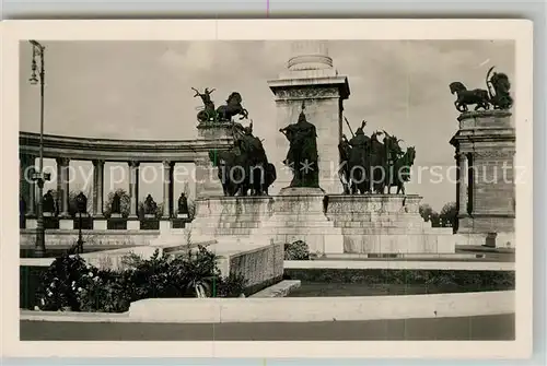 AK / Ansichtskarte Budapest Milleniumdenkmal mit Heldengedenkstein Budapest