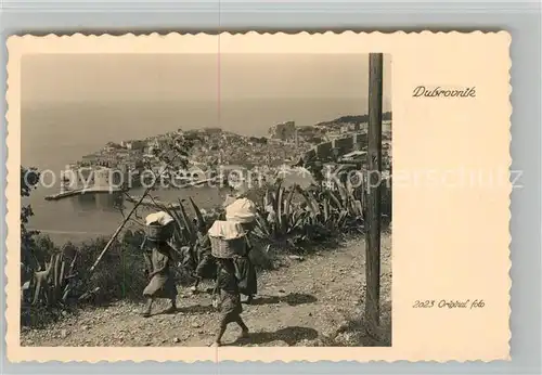 AK / Ansichtskarte Dubrovnik_Ragusa mit Frauen die Koerbe auf dem Kopf tragen Dubrovnik Ragusa