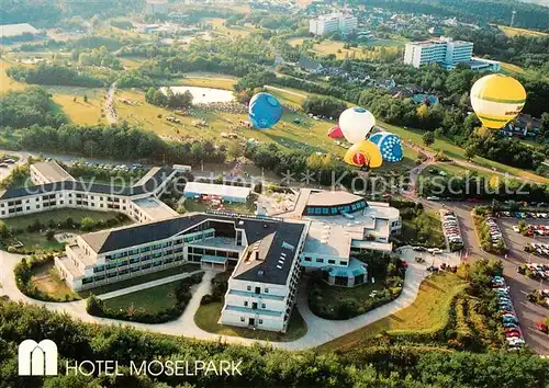 AK / Ansichtskarte Bernkastel Kues Hotel Moselpark Ballon Fliegeraufnahme Bernkastel Kues